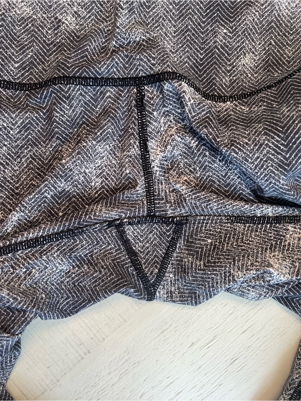 Lululemon Essential Rhythm Crop Leggings Sz 6 Luxtreme Diffusion White Black - Picture 6 of 7